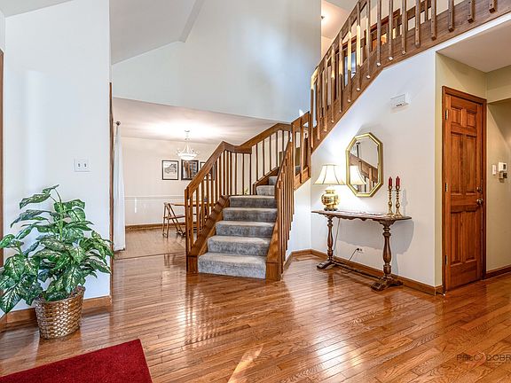 5th image of 92 Golfview Rd