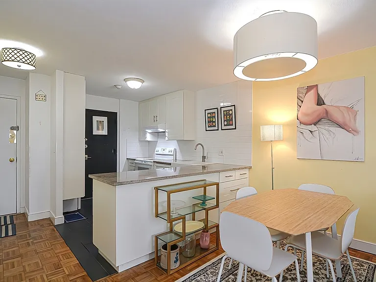 18 Pond St #7 — Photo 5