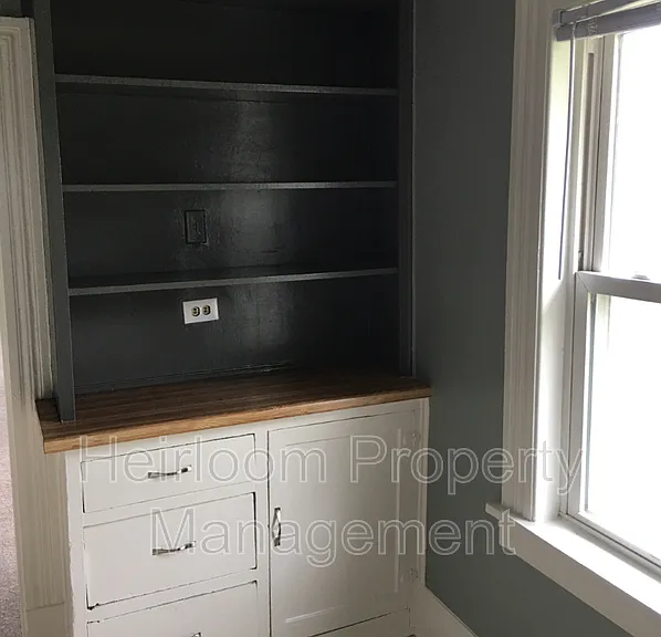 1127 E 3rd St #2 — Photo 6