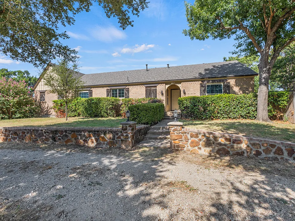 620 Oakwood Ln