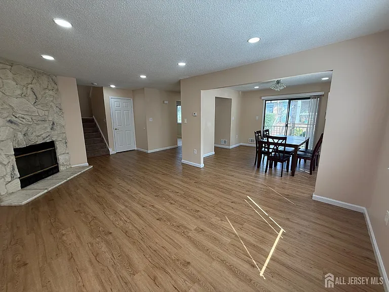 1502 Edison Glen Ter — Photo 5
