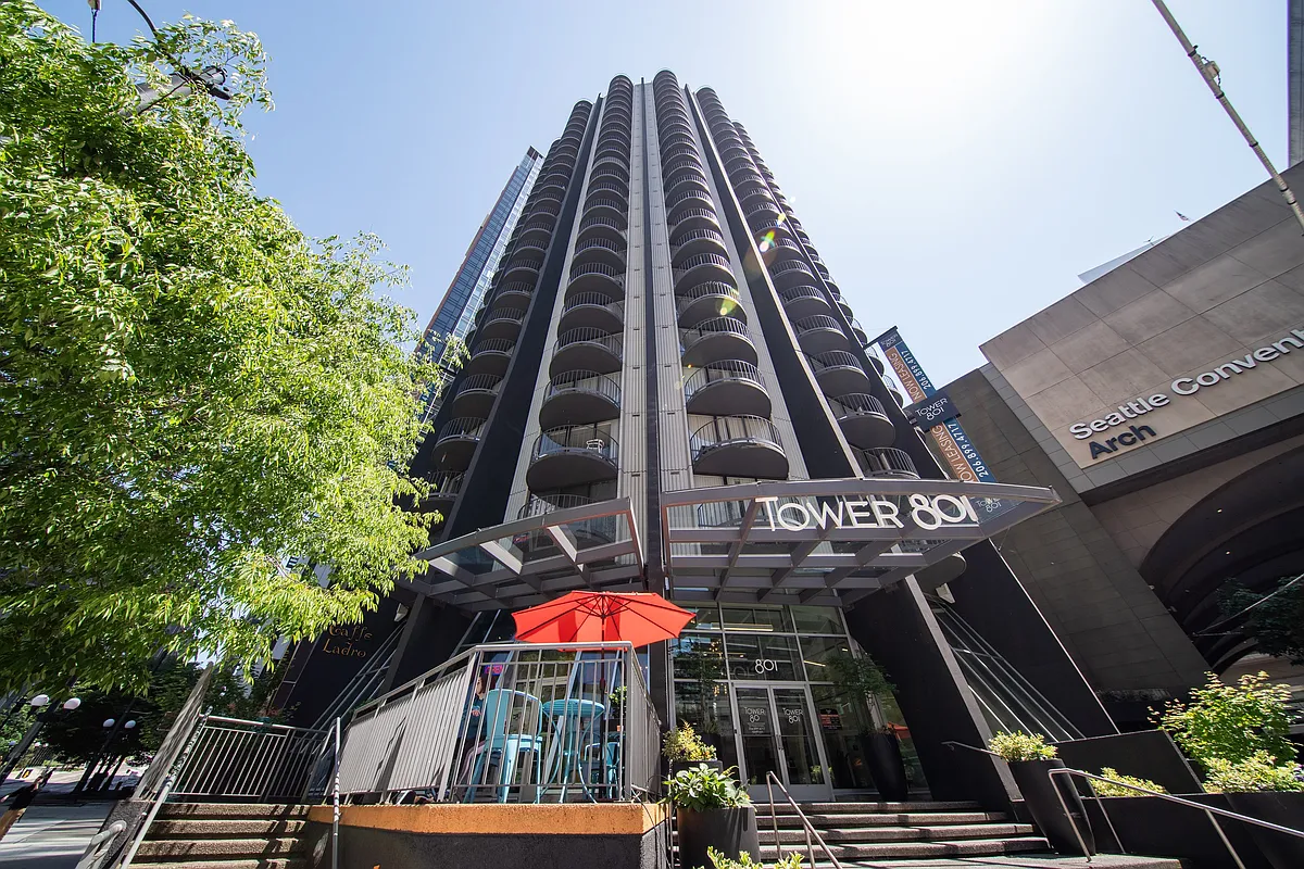 Building Photo - Tower 801