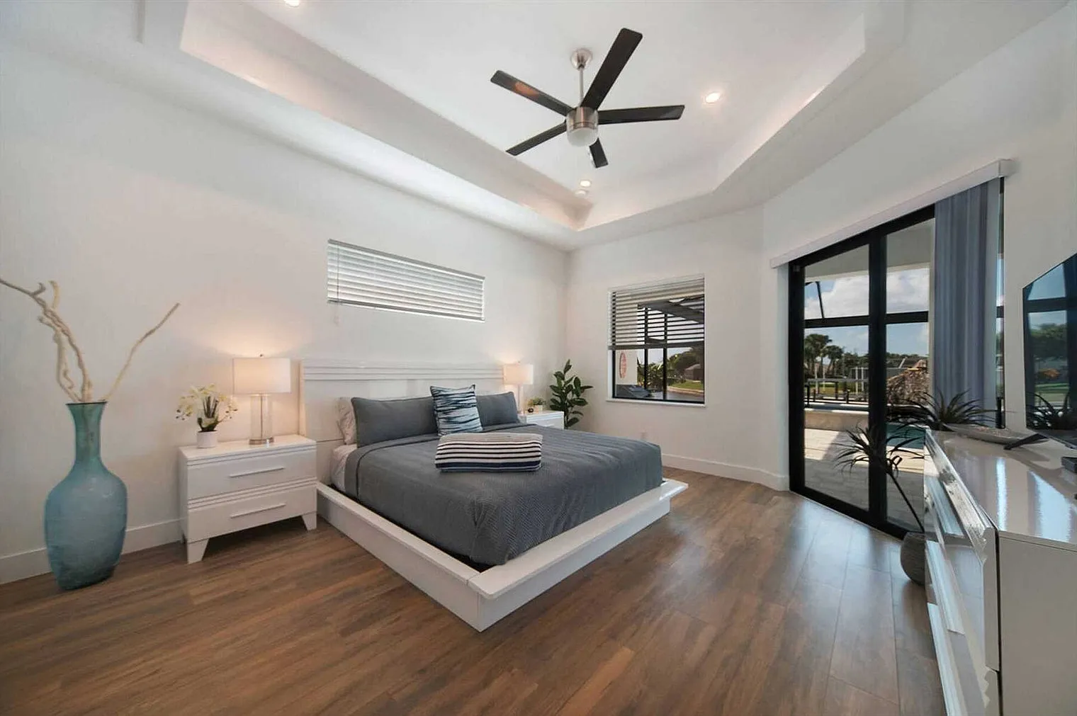4 bed, 4.0 bath, 2637 sqft, $9,690 — Photo 3
