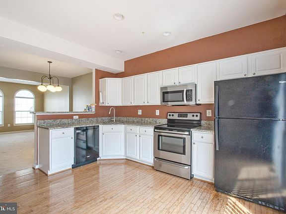 4th image of 3583 Sherbrooke Cir