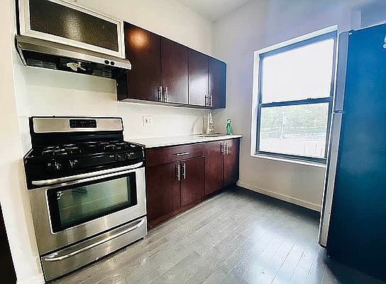 3rd image of 1081 Fulton St APT 2C