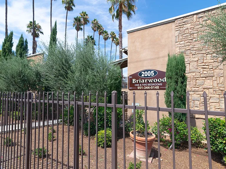 Briarwood Apartments - Riverside, CA — Photo 64