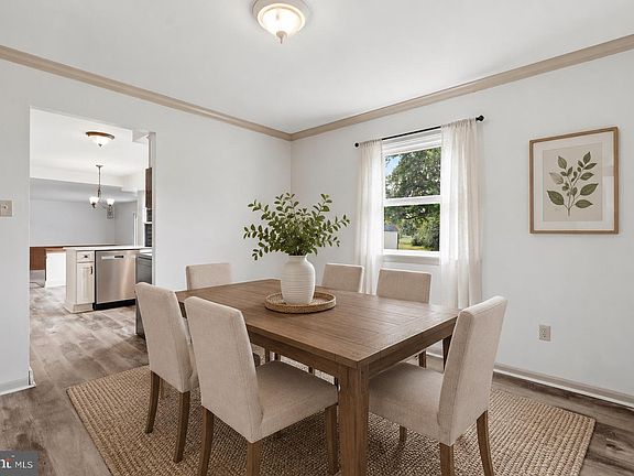 5th image of 104 Noble Dr