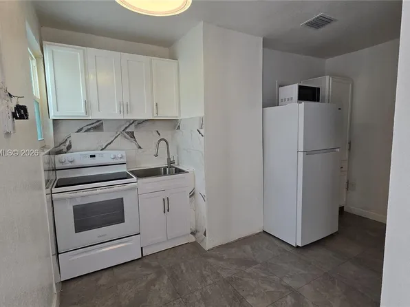 9680 NW 19th Pl, Sunrise, FL 33322