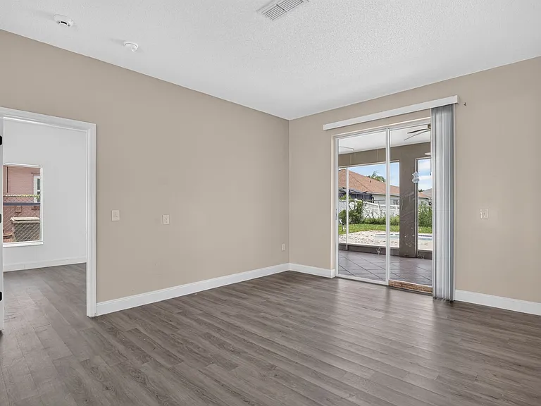 121 Aurelia Ct — Photo 8
