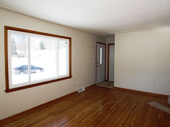 3rd image of 4592 Grantwood Ave SE