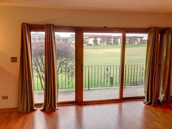 4th image of 15722 Deerfield Ct Unit 1n