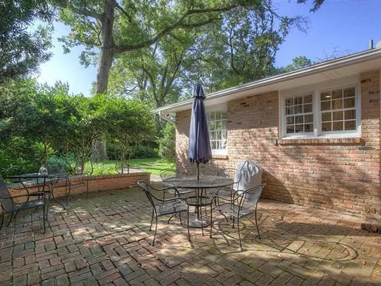 453 Ivy Cir — Photo 9
