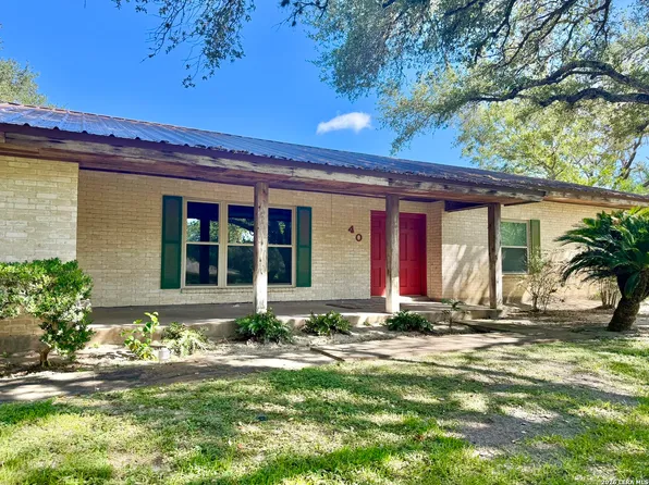 40 Encino Loma, Beeville 78102
