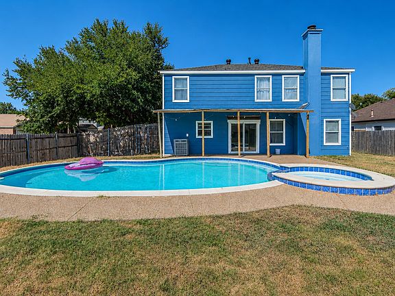 3rd image of 1125 Greenbend Dr