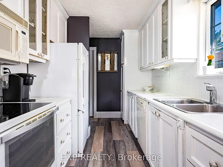 27 Sunnidale Rd S — Photo 10