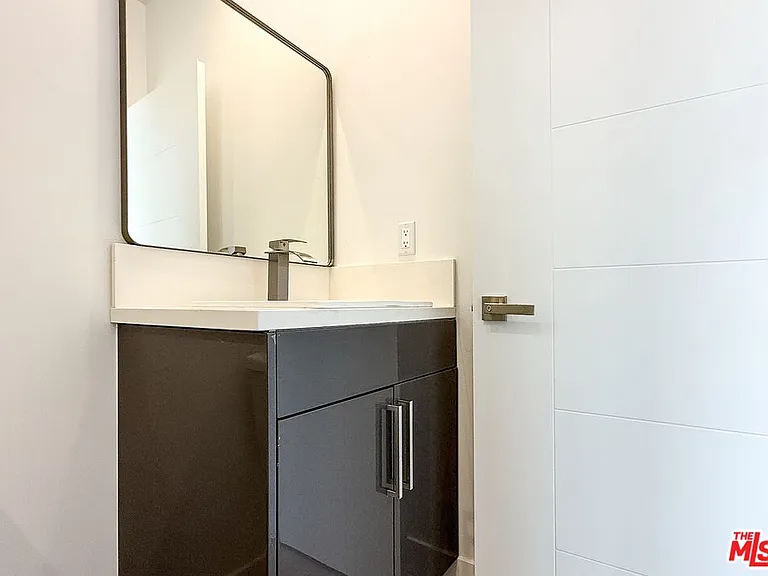 5340 Denny Ave — Photo 19