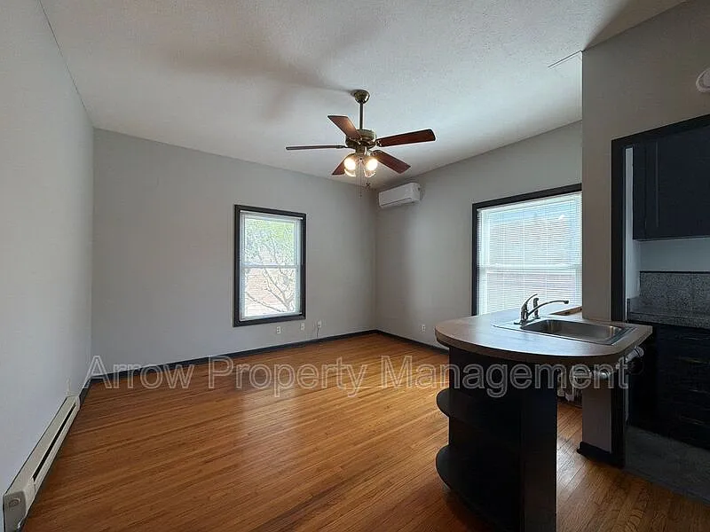 Studio, 1.0 bath, 230 sqft, $650 — Photo 3