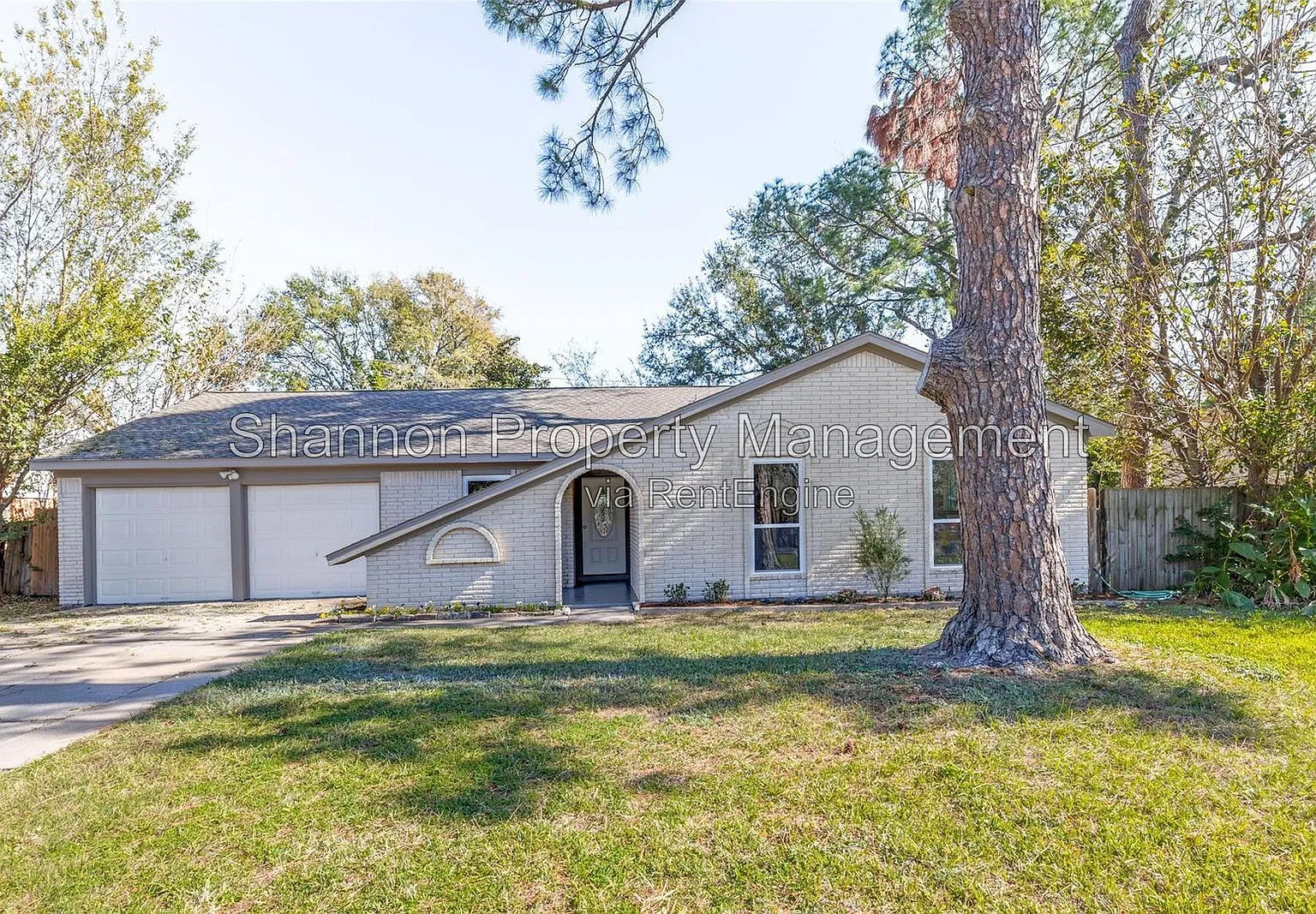 4 bed, 2.0 bath, 1899 sqft, $2,600 — Photo 1