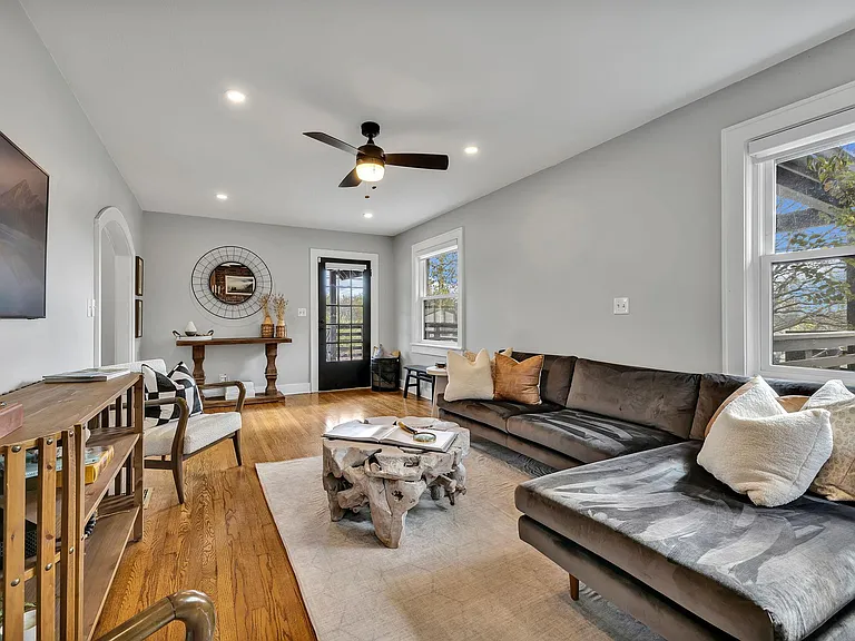 335 Dupont Ave — Photo 12