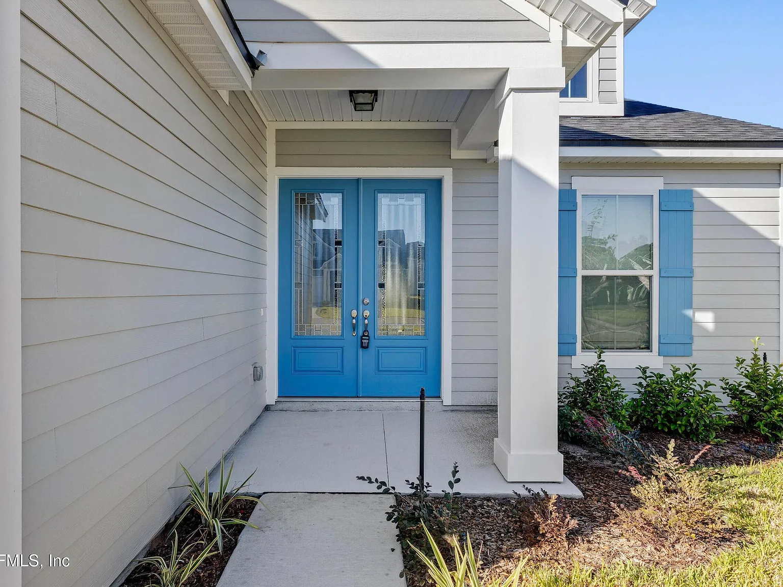 5 bed, 3.0 bath, 2292 sqft, $2,700 — Photo 2