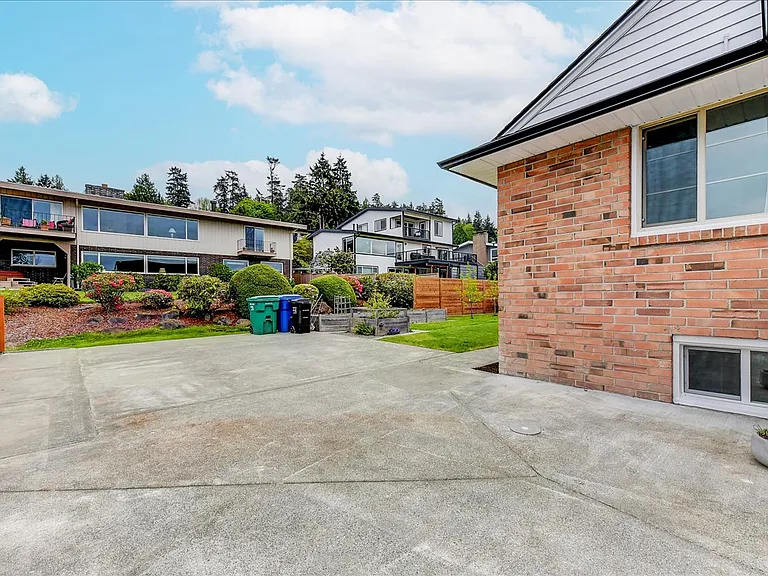 3228 57th Ave SW — Photo 6