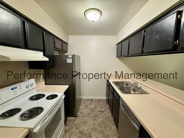 Crest View Apartments — Photo 4