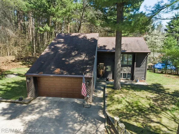 8707 White Fawn St NE, Rockford, MI 49341