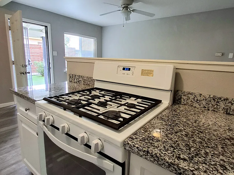 748 Lampasas Ave #4 — Photo 3