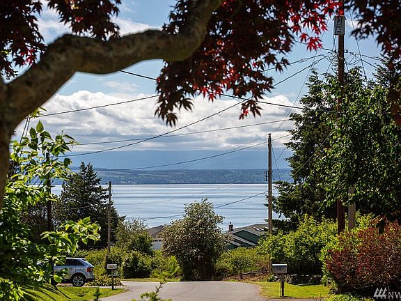 2nd image of 585 Dolphin Dr