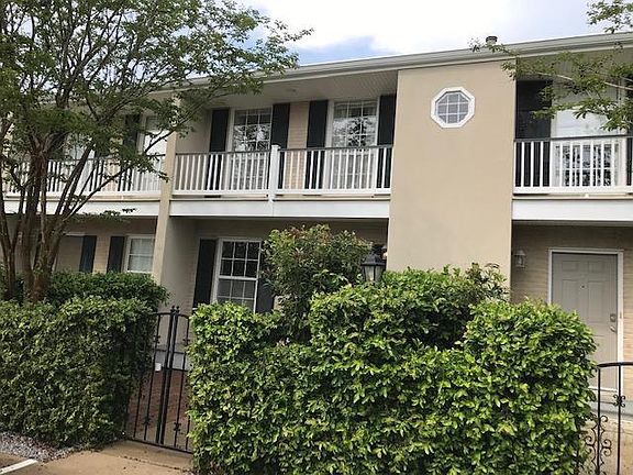 Private fenced front courtyard entrance