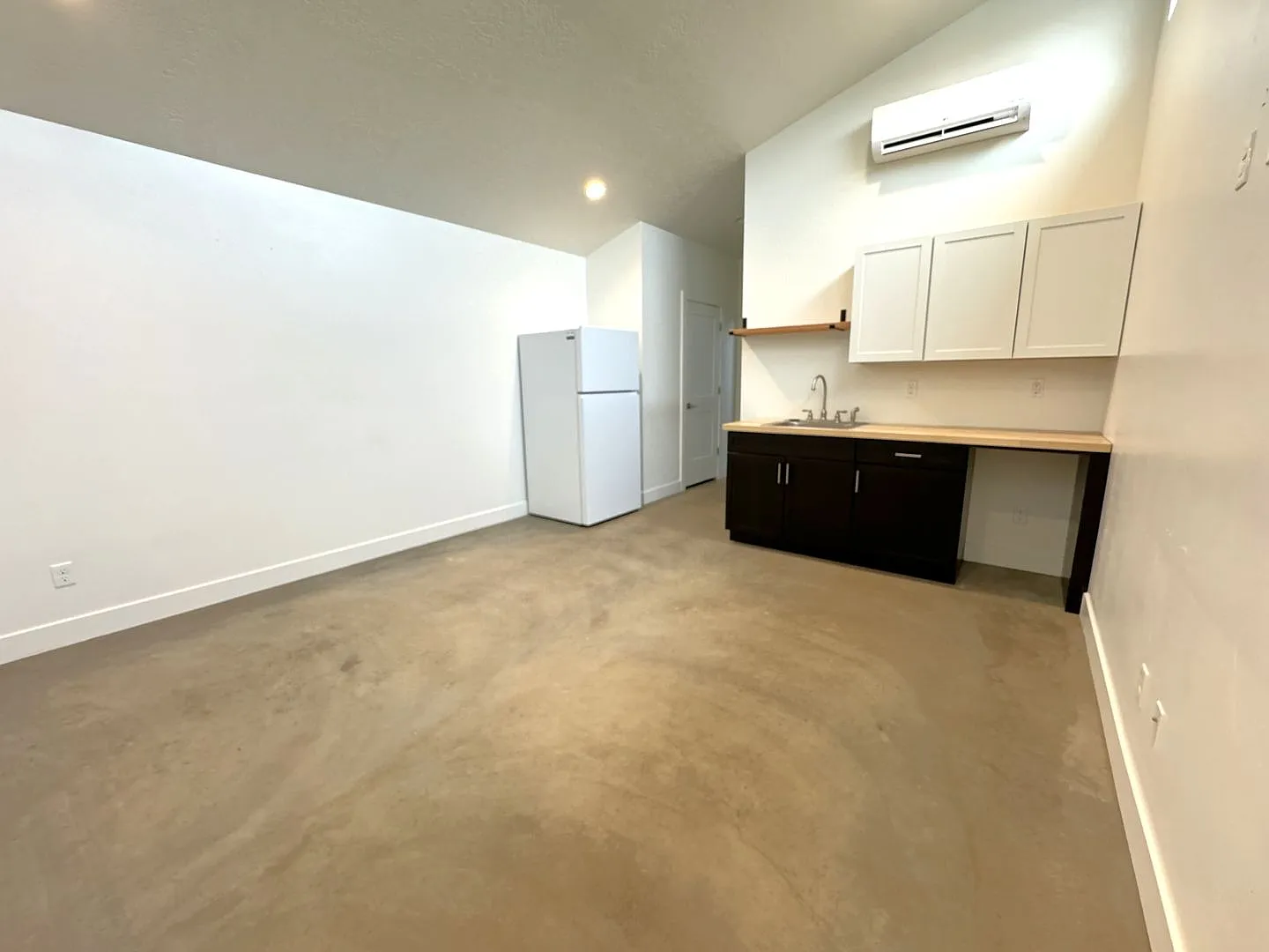 Unfurnished Property! — Photo 3