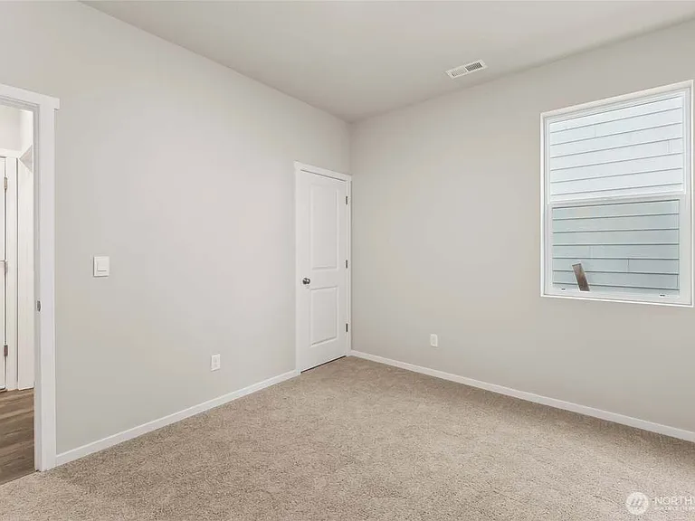 4039 23rd Ave NE — Photo 13