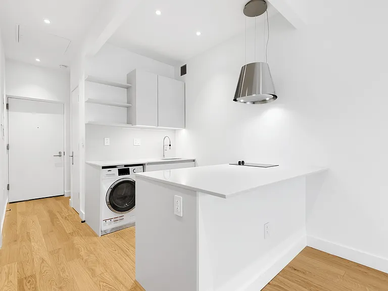 321 E 22nd St #1C — Photo 1