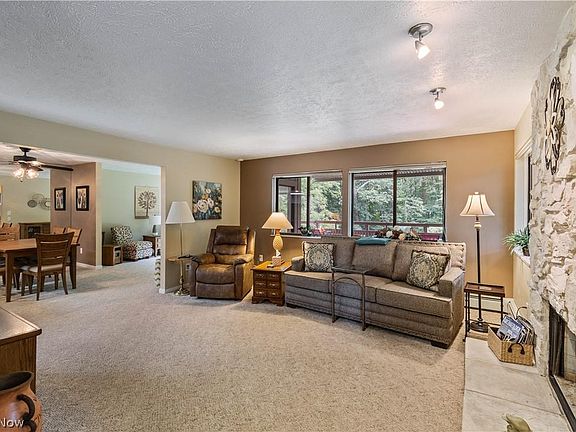 3rd image of 656 Meredith Ln