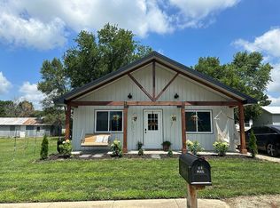 403 W Washington St, Versailles, MO 65084