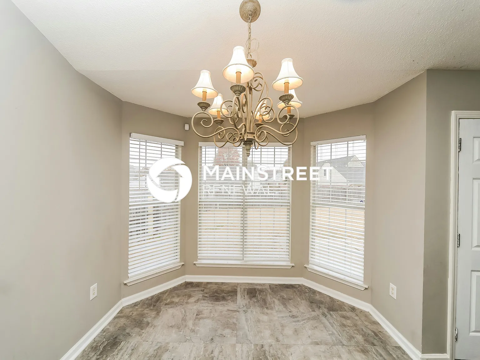 1828 Cresent Ln — Photo 4