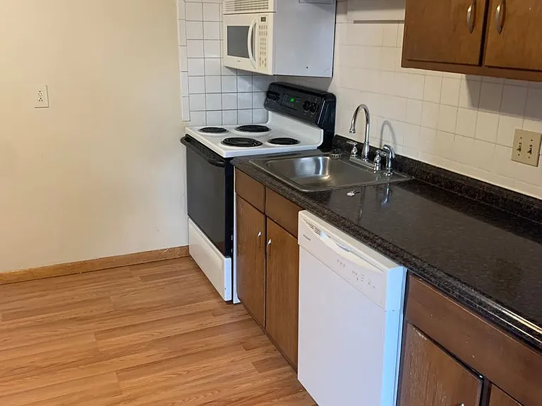 Angle-Tyler Apartments — Photo 7