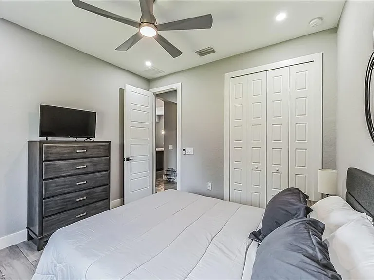 4618 Catalina Ln — Photo 22