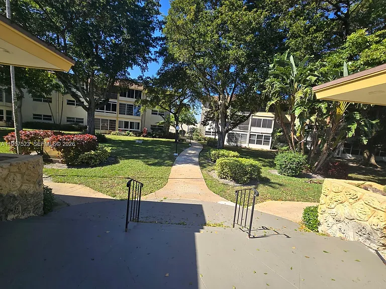 5151 W Oakland Park Blvd #303 — Photo 29