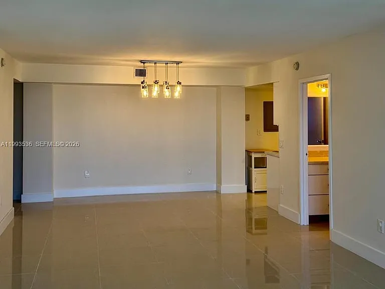 2333 Brickell Ave #1407 — Photo 5