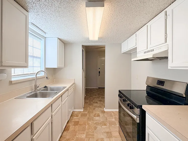 333 Charles St — Photo 6