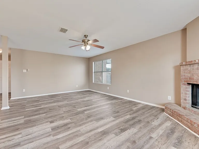 216 Modene St — Photo 4