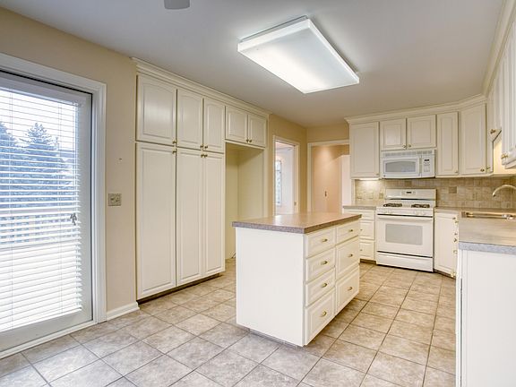 5th image of 2200 Teal Ct SE #165