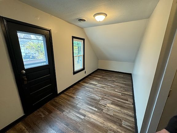 4th image of 3259 W 44th St #Up