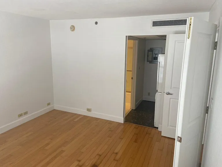 151 E Washington St #309 — Photo 9