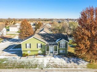 21321 Pin Oak Ln, Peculiar, MO 64078