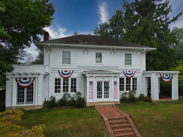 715 Oak Ln, Radford, VA 24141