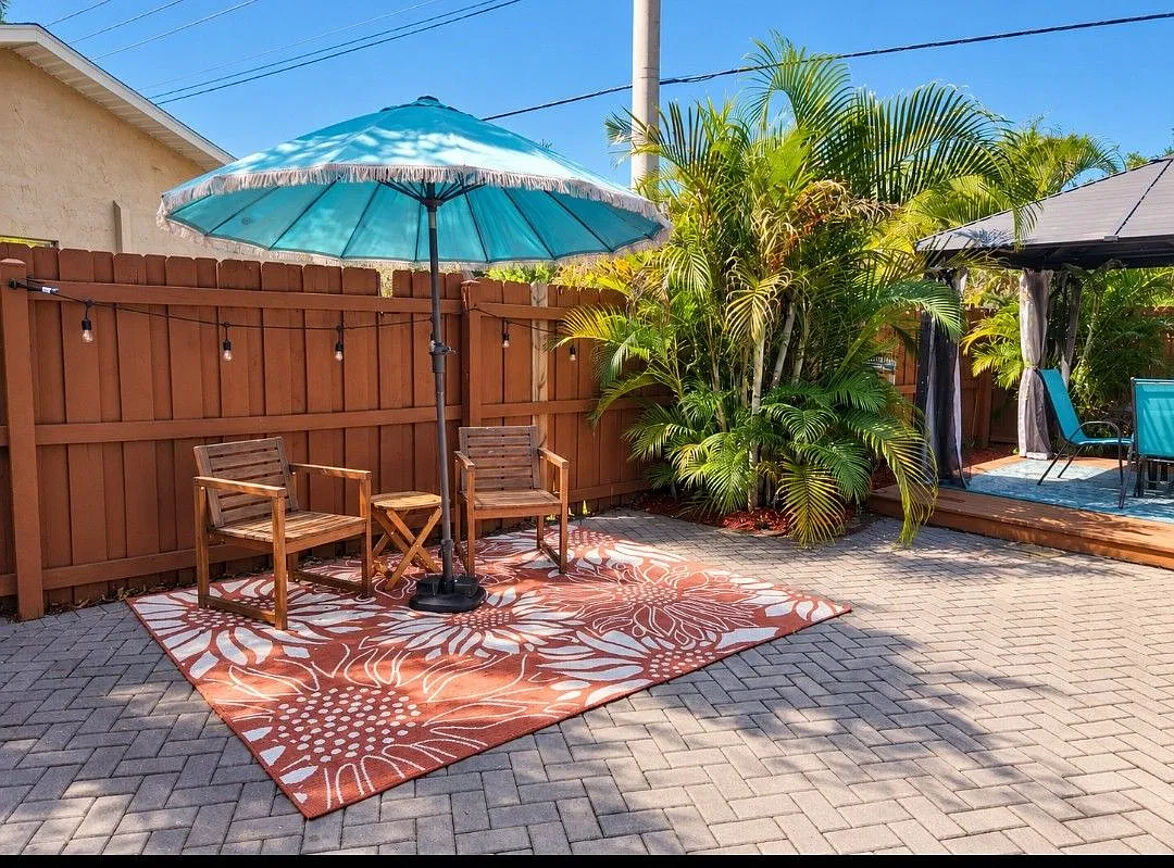 2 bed, 2.0 bath, 948 sqft, $1,900 — Photo 2