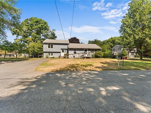 4th image of 48 Westbrook Dr