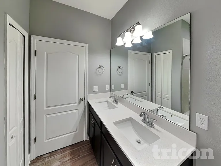 1842 Castleton Dr — Photo 16